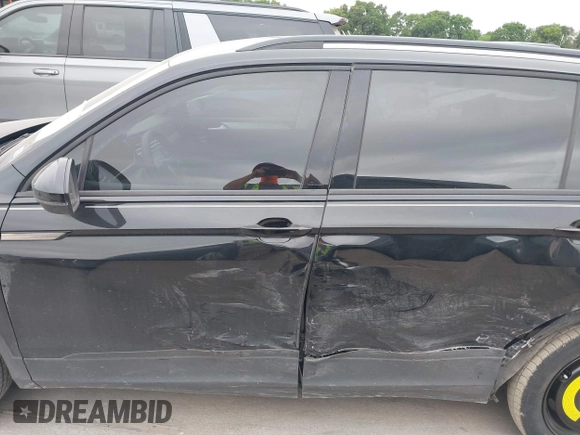 2023 Volkswagen Tiguan S z VIN 3VVRB7AX4PM046851, wystawiony jako IAAI lot #42039811 z przebiegiem 44 985 mil mil oraz . Historia ofert i sprzedaży dostępna na DreamBid. Obrazek 15.