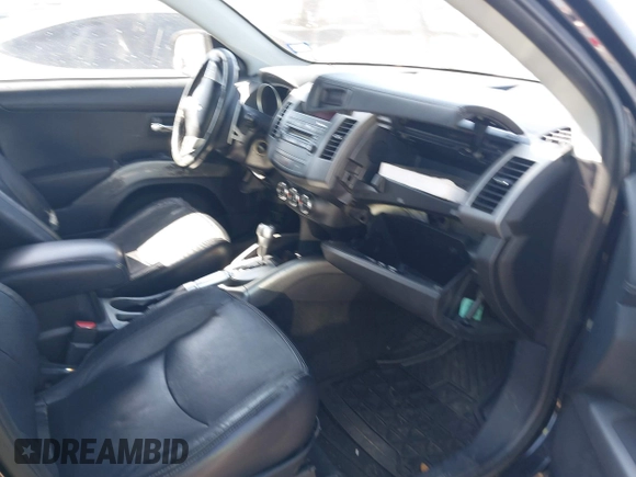 2011 Mitsubishi Outlander XLS z VIN JA4JS4AX6BU021376, wystawiony jako IAAI lot #41726427 z przebiegiem 121 460 mil mil oraz . Historia ofert i sprzedaży dostępna na DreamBid. Obrazek 5.