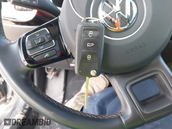 2013 Volkswagen Beetle 2.5L w/Sun/Sound/Nav with VIN 3VWJX7AT1DM686146, listed as a IAAI auction lot 41444277 with 92,964 mi miles and . Bid and sale history available at DreamBid. Image 11.