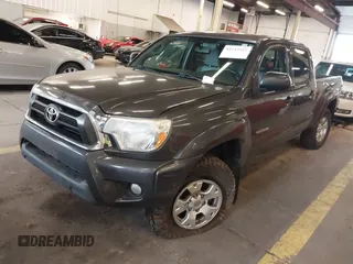 2013 Toyota Tacoma with VIN 3TMMU4FN0DM049900, listed as a IAAI auction lot 41242552 with 1 mi miles. Bid and sale history available at carsss.com. Image 2.