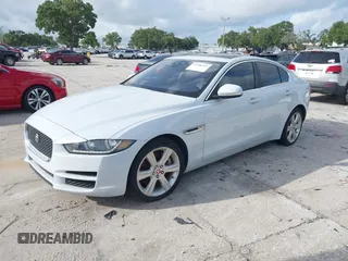 2017 Jaguar XE 25t Prestige z VIN SAJAE4BG5HA951325, wystawiony jako IAAI lot #42460703 z przebiegiem 116 318 mil mil oraz . Historia ofert i sprzedaży dostępna na DreamBid. Obrazek 2.