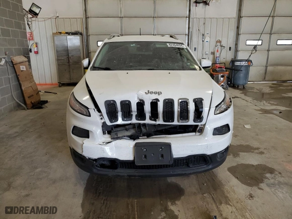 2016 Jeep Cherokee Latitude with VIN 1C4PJMCS3GW299524, listed as a Copart auction lot 82404694 with 225,382 mi miles and Salvage Title. Bid and sale history available at carsss.com. Image 5.
