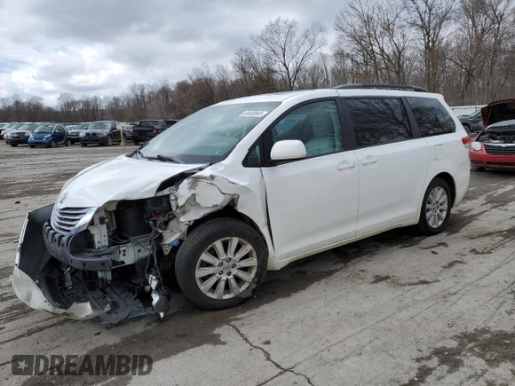 2012 Toyota Sienna XLE z VIN 5TDDK3DC6CS043440, wystawiony jako Copart lot #50408865 z przebiegiem 229 239 mil mil oraz Szkoda całkowita • Salvage title. Historia ofert i sprzedaży dostępna na DreamBid. Obrazek 1.