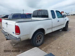 1997 Ford F-150 XL z VIN 1FTEX18L0VNB99499, wystawiony jako IAAI lot #42163584 z przebiegiem 242 946 mil mil oraz . Historia ofert i sprzedaży dostępna na DreamBid. Obrazek 4.