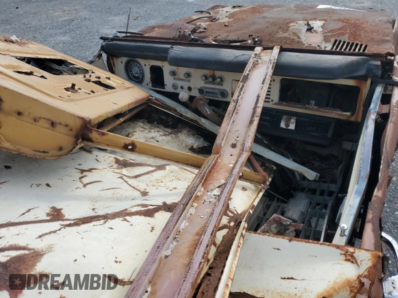 1974 Ford Bronco z VIN U15GLT71142, wystawiony jako Copart lot #52448935 z przebiegiem 49 037 mil mil oraz Czysty tytuł • Clean title. Historia ofert i sprzedaży dostępna na DreamBid. Obrazek 8.