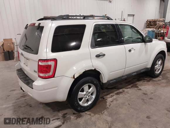 2010 Ford Escape XLT z VIN 1FMCU9DG9AKD19976, wystawiony jako IAAI lot #42288777 z przebiegiem 155 995 mil mil oraz . Historia ofert i sprzedaży dostępna na DreamBid. Obrazek 4.