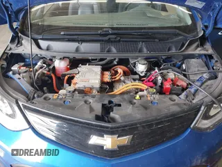 2021 Chevrolet Bolt EV Premier z VIN 1G1FZ6S04M4112890, wystawiony jako IAAI lot #42108914 z przebiegiem 68 452 mil mil oraz . Historia ofert i sprzedaży dostępna na DreamBid. Obrazek 10.