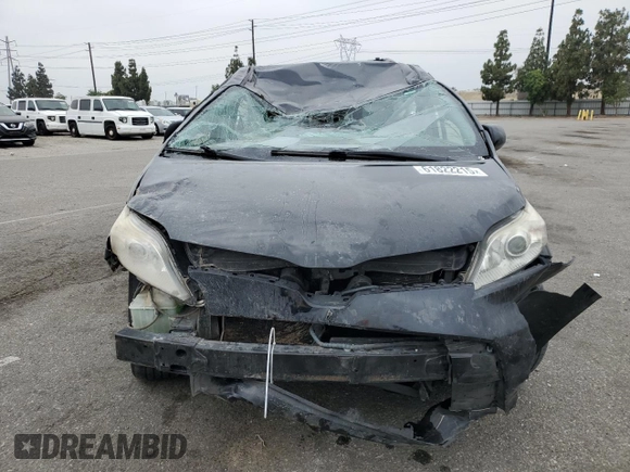 2018 Toyota Sienna LE Auto Access Seat with VIN 5TDKZ3DC6JS924316, listed as a Copart auction lot 61822215 with 123,396 mi miles and Salvage title. Bid and sale history available at DreamBid. Image 5.