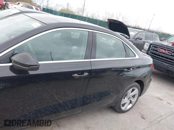 2023 Audi A3 Premium z VIN WAUAUDGY4PA122471, wystawiony jako IAAI lot #41988335 z przebiegiem 11 848 mil mil oraz . Historia ofert i sprzedaży dostępna na DreamBid. Obrazek 14.