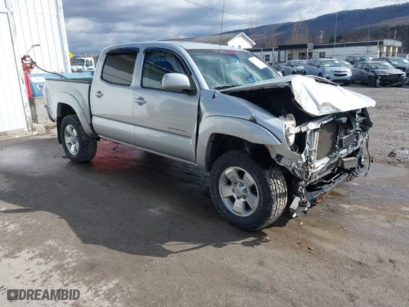 2011 Toyota Tacoma with VIN 5TFLU4EN8BX007933, listed as a IAAI auction lot 41672239 with 134,589 mi miles. Bid and sale history available at carsss.com. Image 1.
