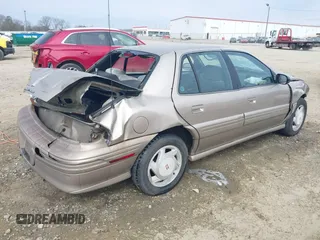 1997 Pontiac Grand Am SE with VIN 1G2NE52T1VC761092, listed as a IAAI auction lot 41547391 with 297,392 mi miles. Bid and sale history available at carsss.com. Image 4.