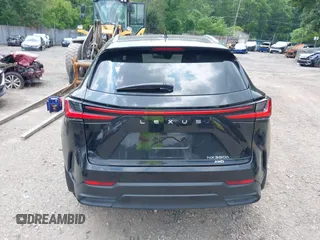 2023 Lexus NX 350h Premium z VIN 2T2GKCEZXPC012895, wystawiony jako IAAI lot #42690037 z przebiegiem 31 197 mil mil oraz . Historia ofert i sprzedaży dostępna na DreamBid. Obrazek 17.