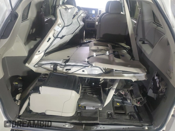 2019 Toyota Sienna XLE with VIN 5TDDZ3DC0KS217173, listed as a Copart auction lot 48677095 with 96,728 mi miles and Salvage Title. Bid and sale history available at carsss.com. Image 13.
