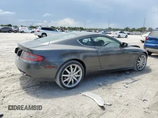 2005 Aston Martin DB9 z VIN SCFAD01A95GA00873, wystawiony jako Copart lot #63428354 z przebiegiem Nie podano mil oraz Szkody całkowita. Historia ofert i sprzedaży dostępna na DreamBid. Obrazek 3.