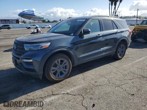 2022 Ford Explorer XLT z VIN 1FMSK7DH9NGA99049, wystawiony jako Copart lot #56937435 z przebiegiem 59 512 mil mil oraz Szkoda całkowita • Salvage title. Historia ofert i sprzedaży dostępna na DreamBid. Obrazek 1.