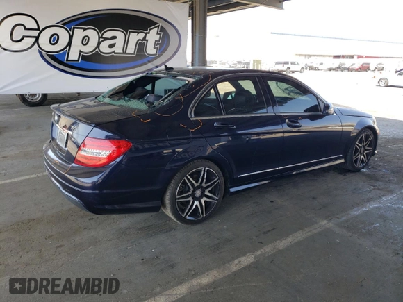 2013 Mercedes-Benz C 250 Sport с VIN WDDGF4HB1DA751415, выставлен на аукционе Copart как лот 60833735 с пробегом Не указан миль и Списание • Salvage title. История ставок и продаж доступна на DreamBid. Изображение 3.
