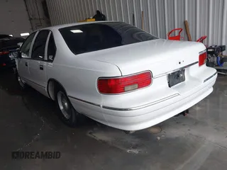 1996 Chevrolet Caprice 1SA Special Value z VIN 1G1BL52P3TR165928, wystawiony jako IAAI lot #41271004 z przebiegiem 130 794 mil mil oraz . Historia ofert i sprzedaży dostępna na DreamBid. Obrazek 3.