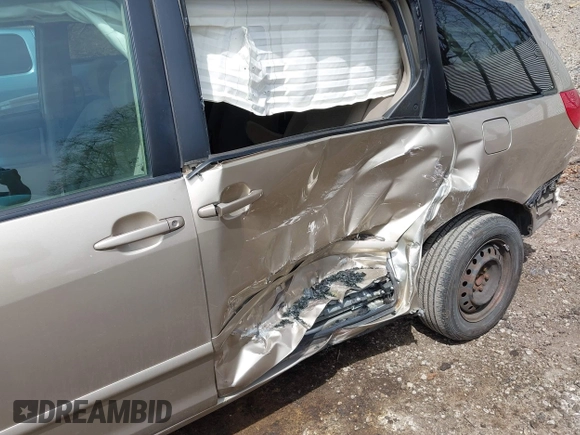 2006 Toyota Sienna CE with VIN 5TDZA23C16S428834, listed as a IAAI auction lot 42096488 with 123,032 mi miles. Bid and sale history available at carsss.com. Image 6.