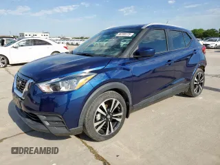 2020 Nissan Kicks SV z VIN 3N1CP5CV3LL536271, wystawiony jako Copart lot #56705175 z przebiegiem 18 403 mil mil oraz Szkoda całkowita • Salvage title. Historia ofert i sprzedaży dostępna na DreamBid. Obrazek 1.