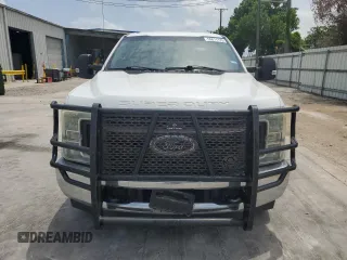 2017 Ford F-250 XL with VIN 1FT7W2A61HEB68868, listed as a Copart auction lot 55811175 with 180,279 mi miles and Clean title. Bid and sale history available at DreamBid. Image 5.