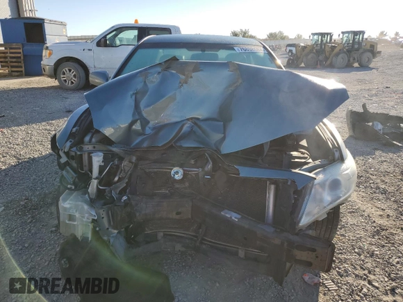 2010 Toyota Camry z VIN 4T1BF3EK1AU556617, wystawiony jako Copart lot #76898584 z przebiegiem 223 564 mil mil oraz Szkoda całkowita • Salvage title. Historia ofert i sprzedaży dostępna na DreamBid. Obrazek 5.