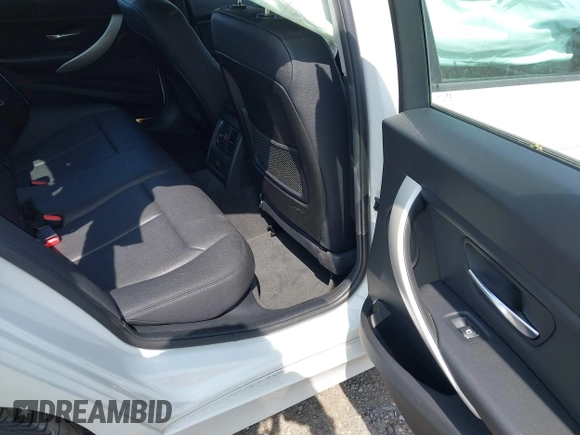 2018 BMW 3 Series 320i xDrive with VIN WBA8A3C5XJA505321, listed as a IAAI auction lot 42146927 with 47,547 mi miles and . Bid and sale history available at DreamBid. Image 8.