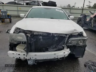 2014 Chrysler 300 S z VIN 2C3CCAGG1EH241876, wystawiony jako Copart lot #57965795 z przebiegiem 129 612 mil mil oraz Szkoda całkowita • Salvage title. Historia ofert i sprzedaży dostępna na DreamBid. Obrazek 5.
