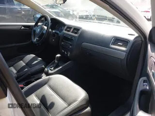2013 Volkswagen Jetta TDI w/Premium с VIN 3VWLL7AJXDM388780, выставлен на аукционе IAAI как лот 42167972 с пробегом 189 950 миль миль и . История ставок и продаж доступна на DreamBid. Изображение 5.