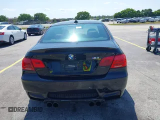 2009 BMW M3 z VIN WBSWD93559PY43330, wystawiony jako IAAI lot #42235941 z przebiegiem 119 543 mil mil oraz . Historia ofert i sprzedaży dostępna na DreamBid. Obrazek 16.