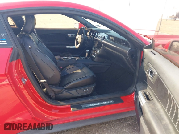 2015 Ford Mustang EcoBoost z VIN 1FA6P8TH2F5305684, wystawiony jako IAAI lot #42134264 z przebiegiem 108 910 mil mil oraz . Historia ofert i sprzedaży dostępna na DreamBid. Obrazek 5.