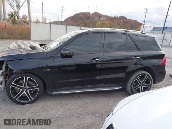 2018 Mercedes-Benz GLE 43 AMG with VIN 4JGDA6EB4JB115925, listed as a IAAI auction lot 40773468 with 52,579 mi miles and . Bid and sale history available at DreamBid. Image 15.