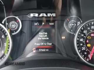 2022 Ram 1500 Big Horn z VIN 1C6RREBG3NN173629, wystawiony jako IAAI lot #40765434 z przebiegiem 57 662 mil mil oraz . Historia ofert i sprzedaży dostępna na DreamBid. Obrazek 7.