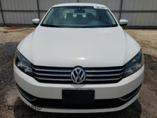 2014 Volkswagen Passat Wolfsburg Edition z VIN 1VWAT7A33EC022610, wystawiony jako Copart lot #51135715 z przebiegiem 94 537 mil mil oraz Czysty tytuł • Clean title. Historia ofert i sprzedaży dostępna na DreamBid. Obrazek 5.