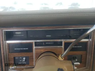 1982 Cadillac Eldorado z VIN 1G6AL578XCE608090, wystawiony jako Copart lot #73839654 z przebiegiem 22 185 mil mil oraz Czysty tytuł • Clean title. Historia ofert i sprzedaży dostępna na DreamBid. Obrazek 9.