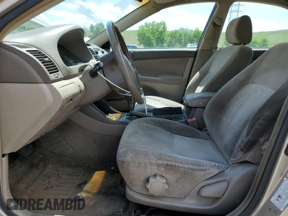 2002 Toyota Camry LE z VIN JTDBE32K620035753, wystawiony jako Copart lot #60176235 z przebiegiem 258 793 mil mil oraz Czysty tytuł • Clean title. Historia ofert i sprzedaży dostępna na DreamBid. Obrazek 7.