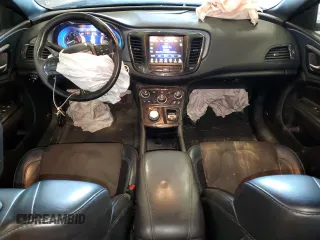 2015 Chrysler 200 S with VIN 1C3CCCBG7FN711906, listed as a Copart auction lot 70370874 with 102,033 mi miles and Clean Title. Bid and sale history available at DreamBid. Image 8.