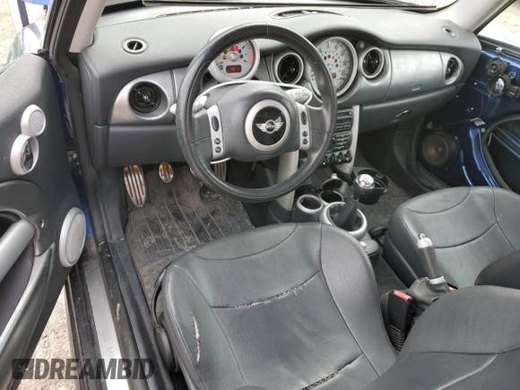 2003 MINI Hardtop S with VIN WMWRE33423TD74010, listed as a Copart auction lot 45301055 with 81,331 mi miles and Clean Title. Bid and sale history available at DreamBid. Image 8.