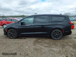 2018 Chrysler Pacifica Touring Plus with VIN 2C4RC1FG9JR351697, listed as a IAAI auction lot 42077064 with 176,644 mi miles. Bid and sale history available at carsss.com. Image 14.