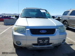 2005 Ford Escape Limited with VIN 1FMCU94145KA63604, listed as a IAAI auction lot 41825343 with 179,263 mi miles. Bid and sale history available at carsss.com. Image 13.