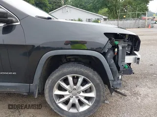 2014 Jeep Cherokee Limited with VIN 1C4PJMDS2EW120384, listed as a IAAI auction lot 42667778 with 121,206 mi miles and . Bid and sale history available at DreamBid. Image 18.