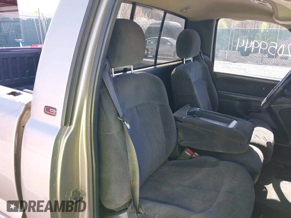 2000 Chevrolet Silverado 1500 with VIN 1GCEC14V1YZ105095, listed as a IAAI auction lot 42059944 with 245,089 mi miles and . Bid and sale history available at DreamBid. Image 8.