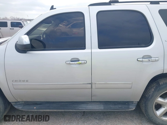 2011 Chevrolet Tahoe LTZ z VIN 1GNSCCE06BR110406, wystawiony jako IAAI lot #41611756 z przebiegiem 162 215 mil mil oraz . Historia ofert i sprzedaży dostępna na DreamBid. Obrazek 14.