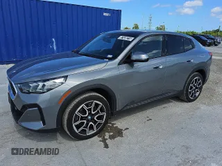 2024 BMW X2 xDrive28i z VIN WBX63GM09R5012591, wystawiony jako Copart lot #57438215 z przebiegiem 16 514 mil mil oraz Tytuł czysty. Historia ofert i sprzedaży dostępna na DreamBid. Obrazek 1.
