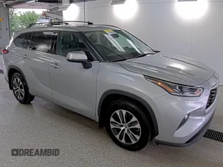 2021 Toyota Highlander XLE with VIN 5TDHZRBH0MS558143, listed as a IAAI auction lot 42859323 with 41,722 mi miles and . Bid and sale history available at DreamBid. Image 5.