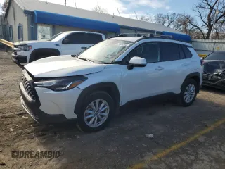 2024 Toyota Corolla Cross LE z VIN 7MUCAAAG1RV101253, wystawiony jako Copart lot #84006504 z przebiegiem 7 421 mil mil oraz Szkoda całkowita • Salvage title. Historia ofert i sprzedaży dostępna na DreamBid. Obrazek 1.