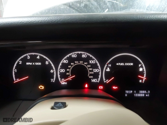 2005 Lincoln Navigator Luxury with VIN 5LMFU275X5LJ19216, listed as a IAAI auction lot 41641059 with 133,888 mi miles. Bid and sale history available at carsss.com. Image 7.