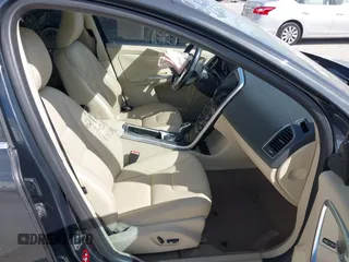 2015 Volvo XC60 T5 Drive-E Premier Plus with VIN YV440MDC7F2606774, listed as a IAAI auction lot 41564034 with 166,758 mi miles. Bid and sale history available at carsss.com. Image 5.