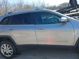 2016 Jeep Cherokee Limited with VIN 1C4PJMDB1GW175184, listed as a IAAI auction lot 41783596 with 171,673 mi miles and . Bid and sale history available at DreamBid. Image 13.