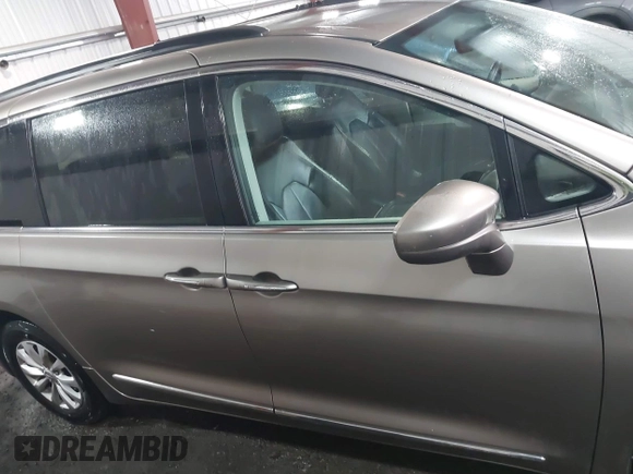 2017 Chrysler Pacifica Touring L with VIN 2C4RC1BG5HR565540, listed as a IAAI auction lot 41999464 with 110,056 mi miles and . Bid and sale history available at DreamBid. Image 13.