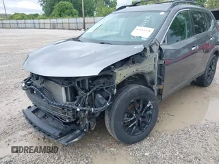 2017 Nissan Rogue SL z VIN 5N1AT2MVXHC806723, wystawiony jako IAAI lot #42331531 z przebiegiem 103 565 mil mil oraz . Historia ofert i sprzedaży dostępna na DreamBid. Obrazek 6.